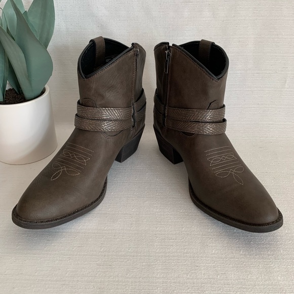 New Dingo Aydra Dark Taupe Faux Leather Ankle Strap Western Booties Woman’s 9.5M - Picture 8 of 12